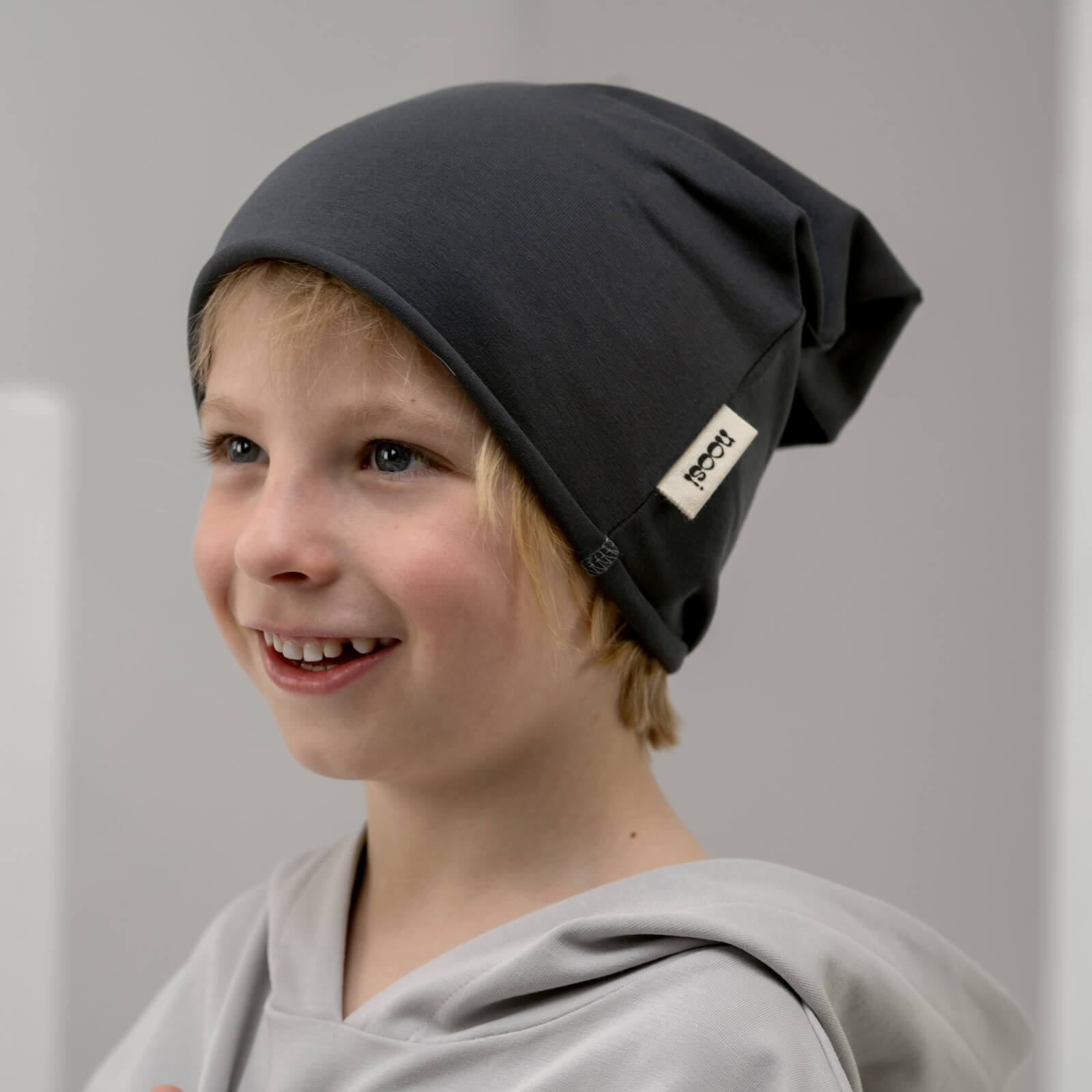 Jednovrstvová čiapka – LIGHT BEANIE Antracitová – Obrázok 1